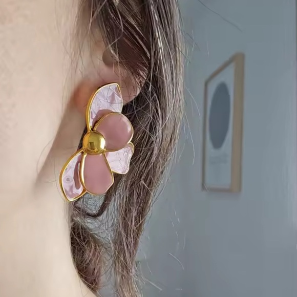 Blush Pink Floral Earrings – Elegant Gold Petal Statement Jewelry - Picture 10 of 11